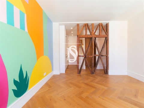 Venda de Apartamento T1 renovado com muita luz em Lisboa