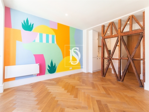 Venda de Apartamento T1 renovado com muita luz em Lisboa