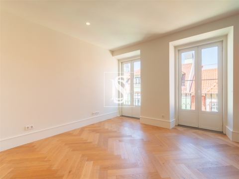 Venda de Apartamento T1 renovado com muita luz em Lisboa