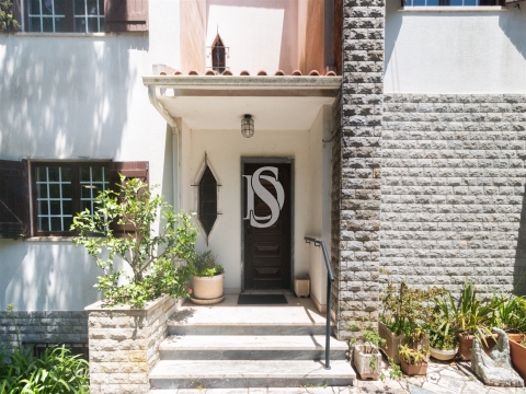 Vende-se Quinta com moradia T6 e terreno em Sintra/Lisboa