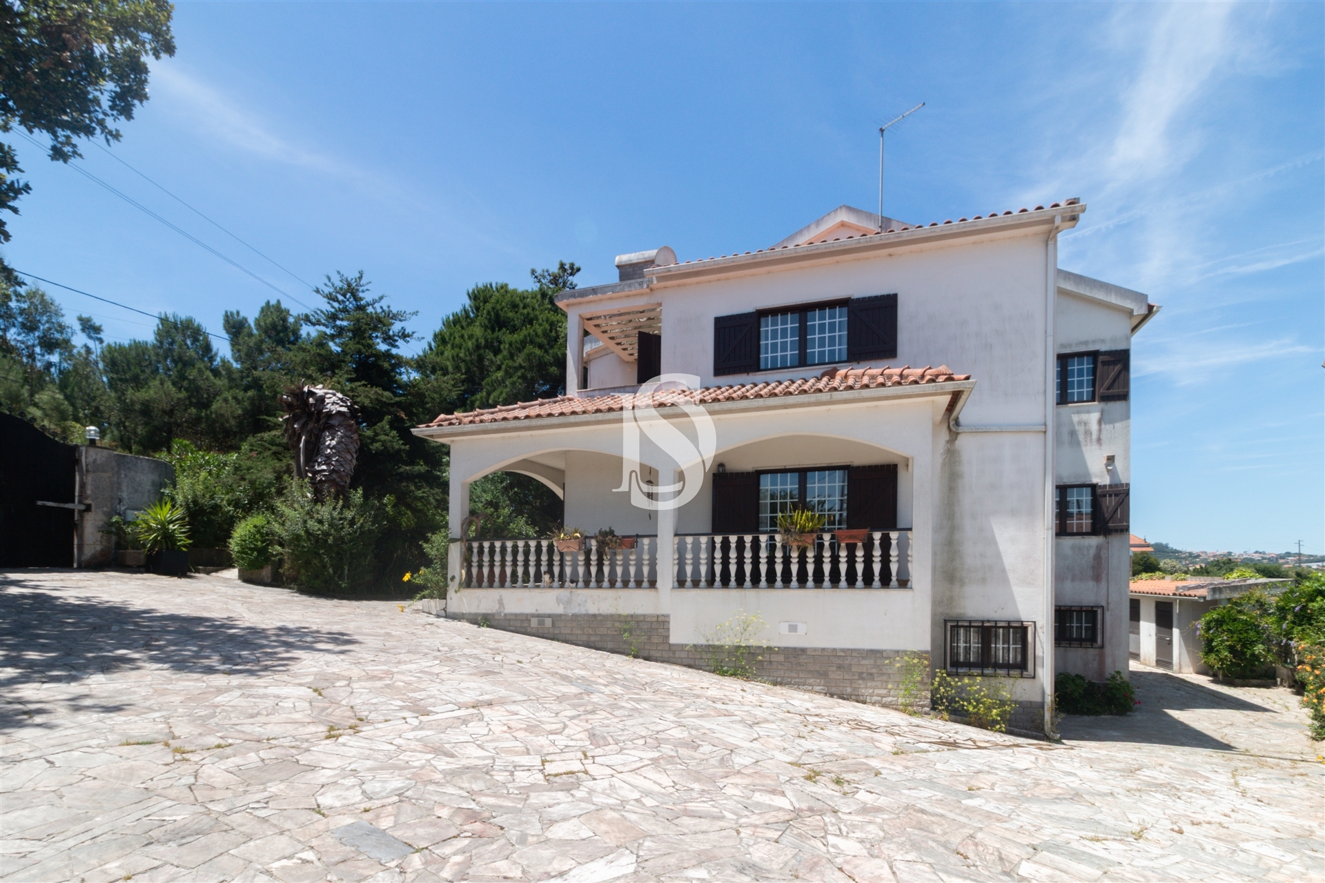 Vende-se Quinta com moradia T6 e terreno em Sintra/Lisboa